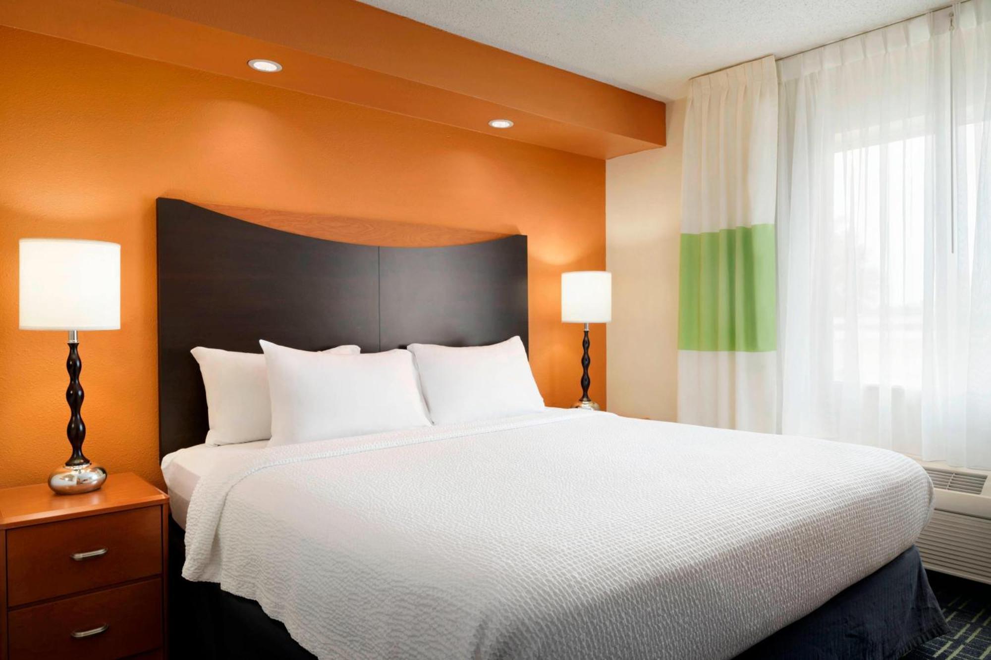 Fairfield Inn & Suites By Marriott Champaign Exterior photo