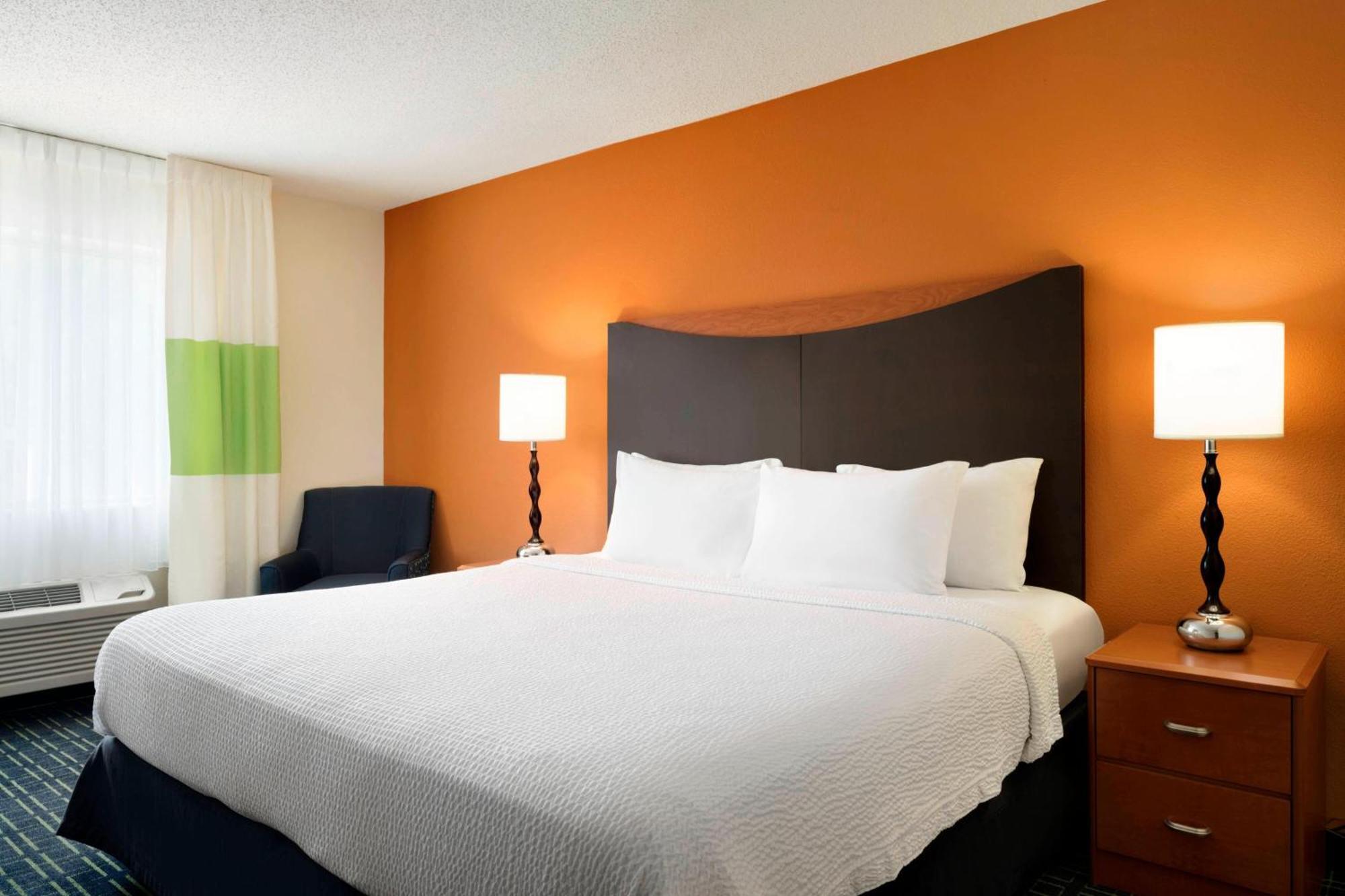 Fairfield Inn & Suites By Marriott Champaign Exterior photo