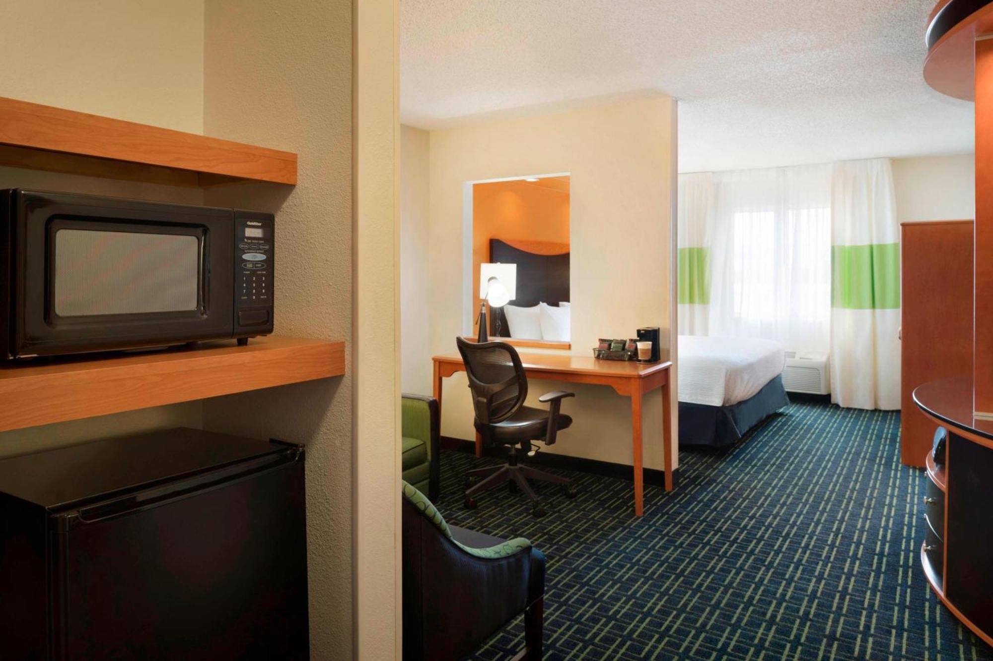 Fairfield Inn & Suites By Marriott Champaign Exterior photo