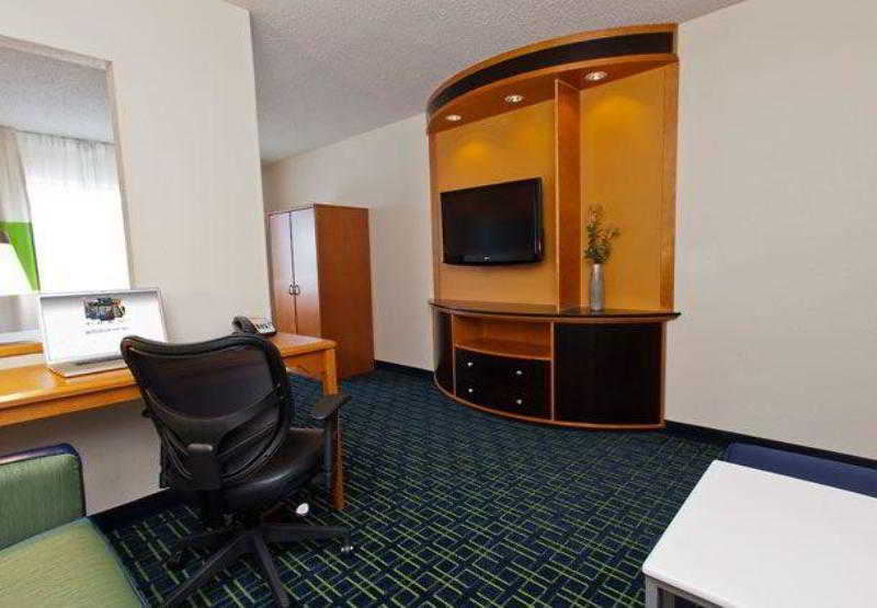 Fairfield Inn & Suites By Marriott Champaign Exterior photo